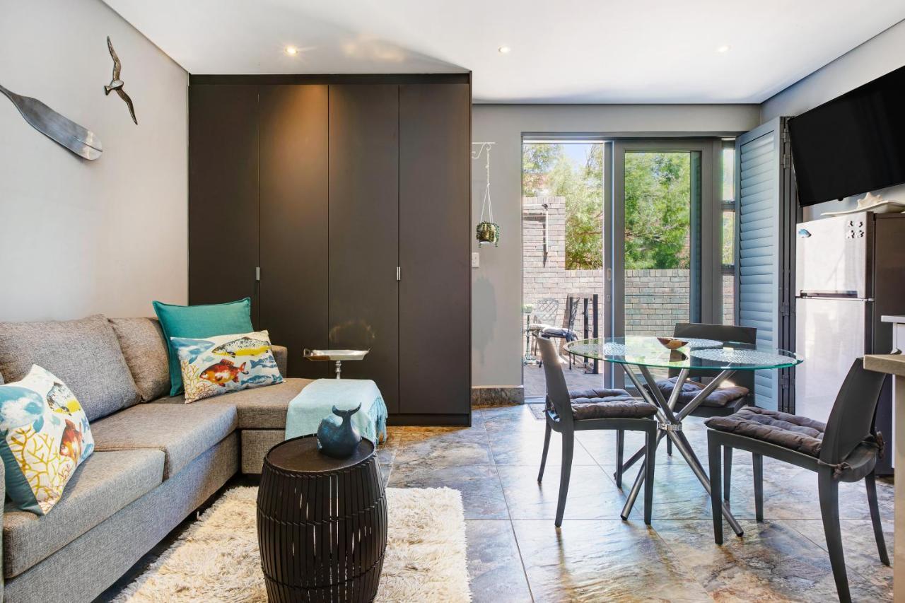 Solar Powered Camps Bay Sea View Apartment *