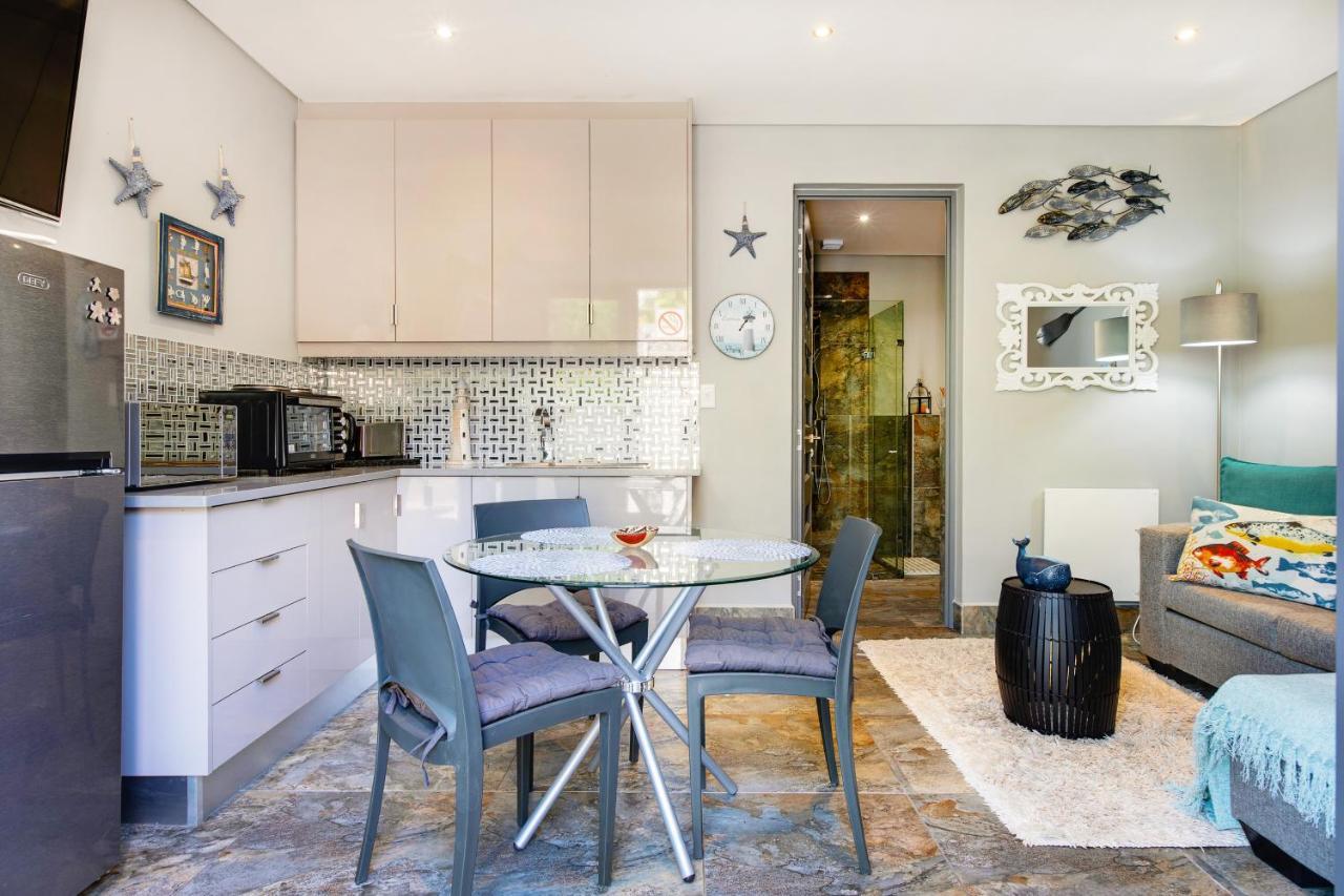 Solar Powered Camps Bay Sea View Apartment *
