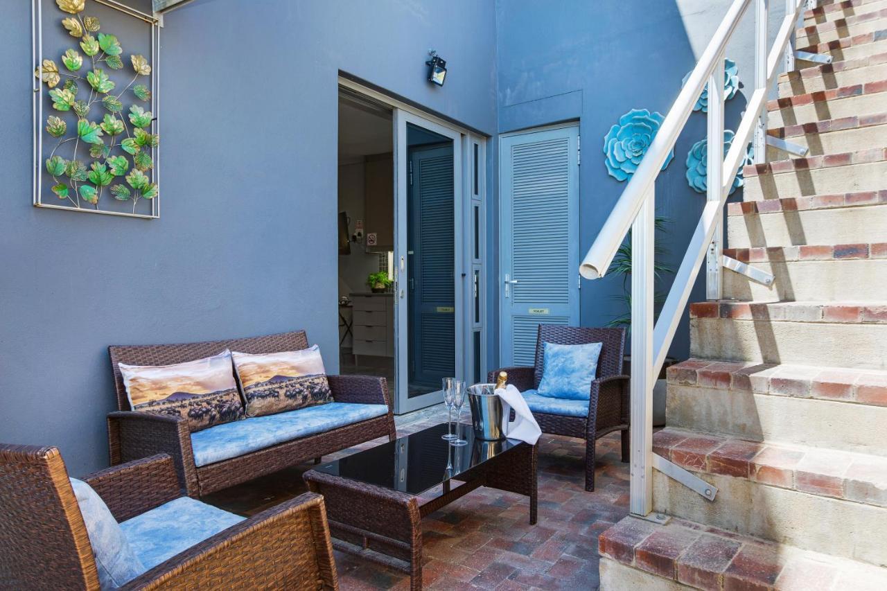Solar Powered Camps Bay Sea View Apartment *