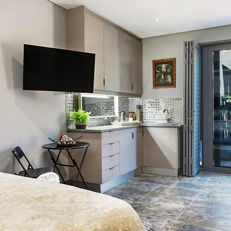 Solar Powered Camps Bay Sea View Apartment Cidade Do Cabo Exterior foto