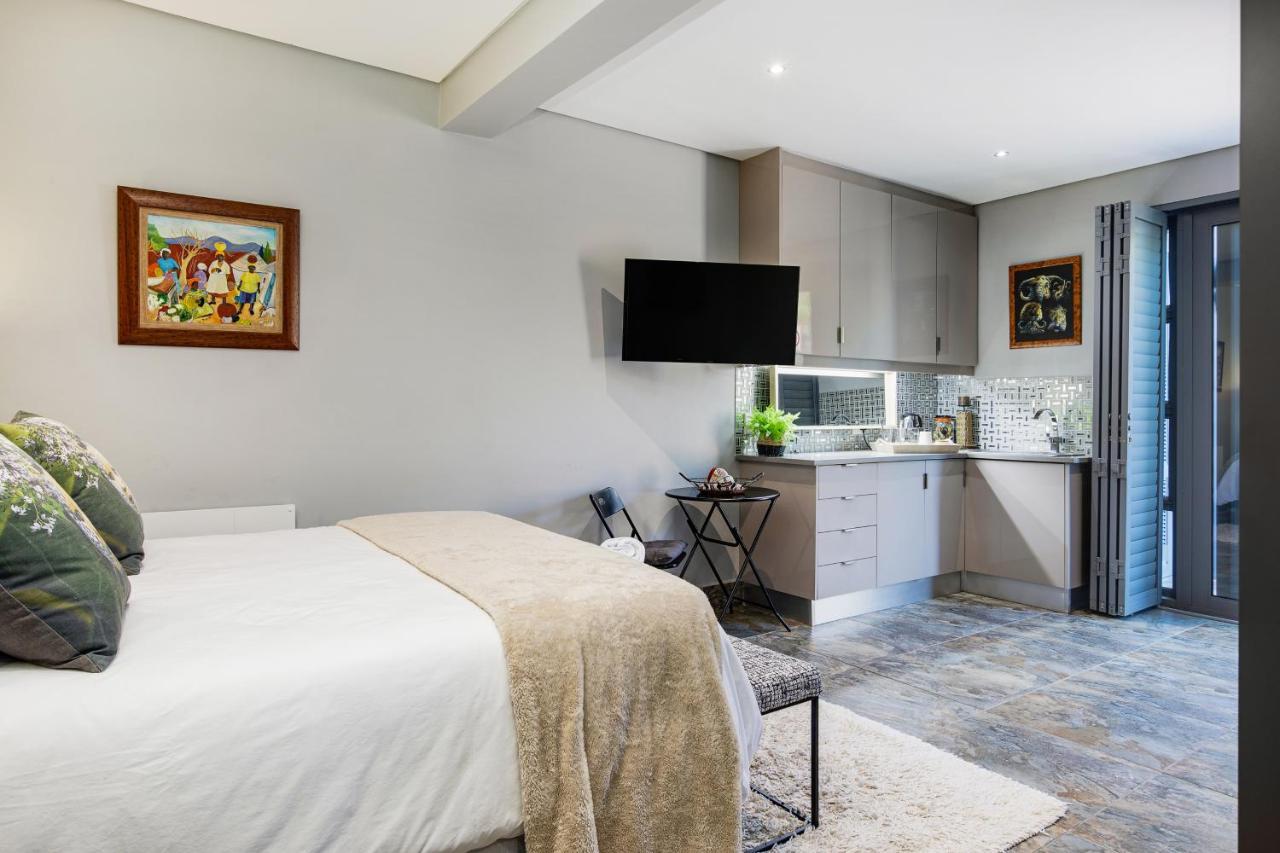 Apartment Solar Powered Camps Bay Sea View